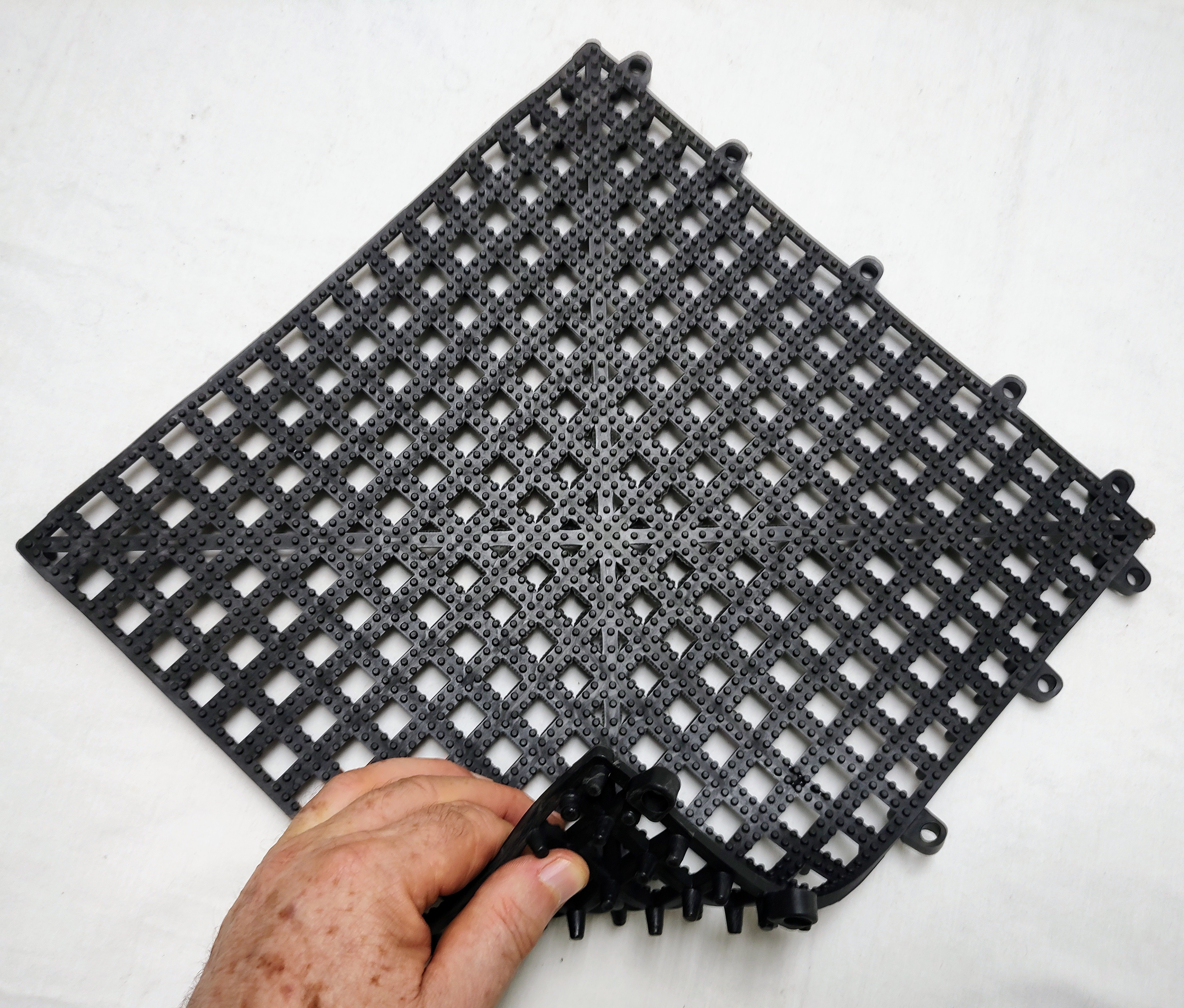 pisoplast-estrado-pvc-flex-30x30-preto-abelt-produtos-plasticos