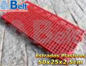 Estrado plástico 50 x 25 x 2,5 cm na cor vermelha