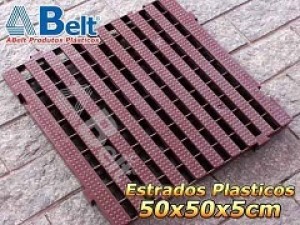 Estrado Plástico 50 x 50 x 5 cm na cor marrom