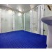 estrado-piso-de-plastico-flexivel-modular-50x50-cm-cor-azul-para-banheiro-academia-natacao-abelt