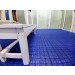 estrado-tapete-de-plastico-flexivel-modular-50x50-cm-cor-azul-para-banheiro-academia-natacao-abelt